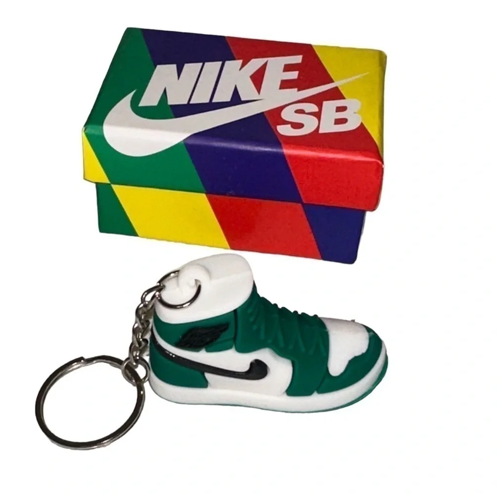NIKE SB DUNK LOW PRO QS Green/White/Black Key Chain Box Included